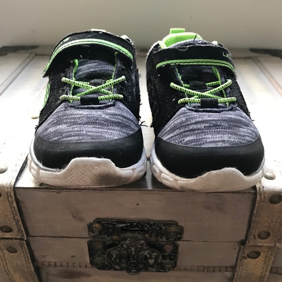 Sneakers - Picture 2 of 4